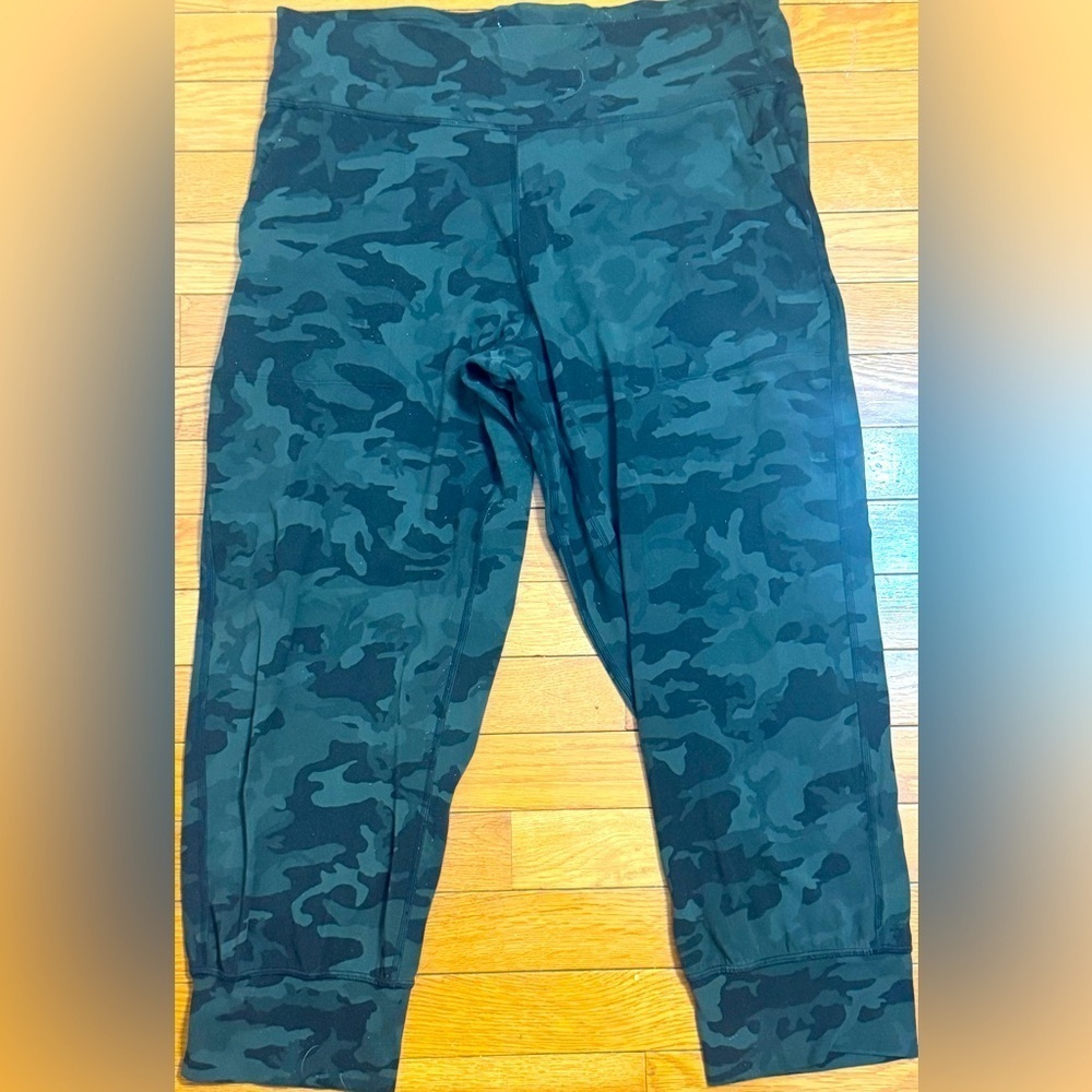 Lululemon Athletica Green camo Jogger